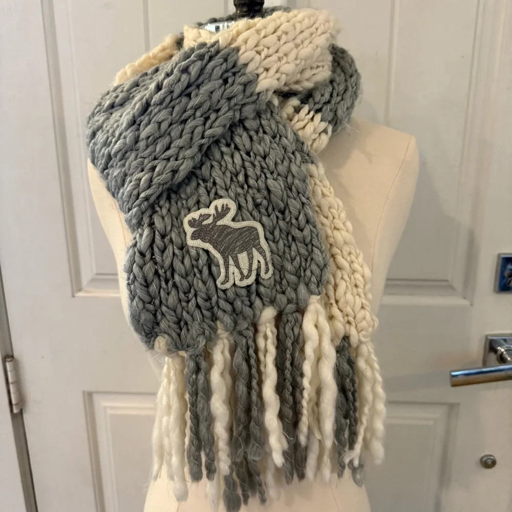 Y2K Abercrombie & Fitch Gray Cream knit colorblock Scarf wool blend moose logo